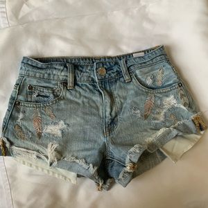 High waisted Destroyed denim shorts